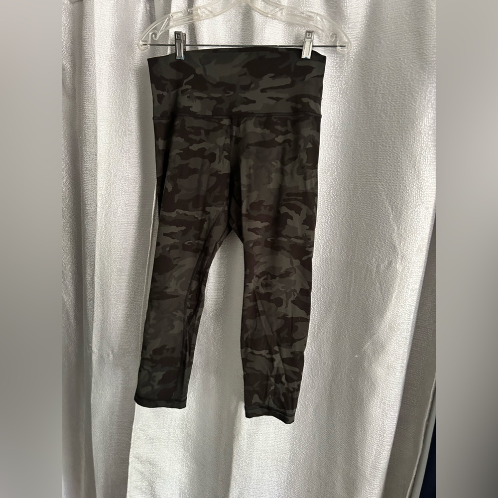 lululemon green camo cropped leggings